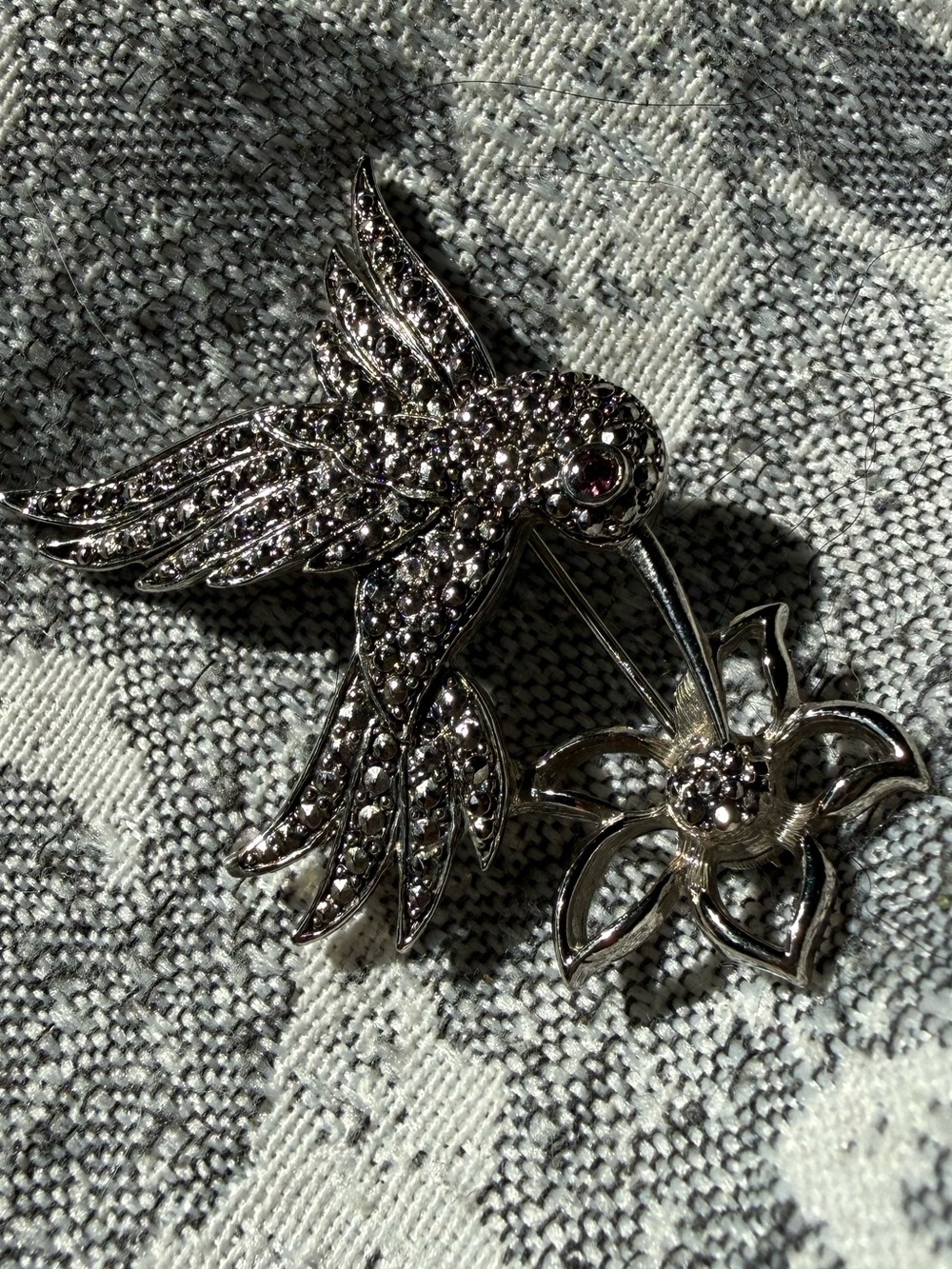 Vintage Avon Humming Bird & Flower Brooch in Silver